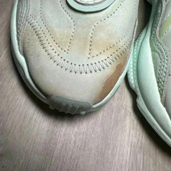 5. Adidas Women's Ozweego Originals Size 5 Mint - Picture 3 of 7
